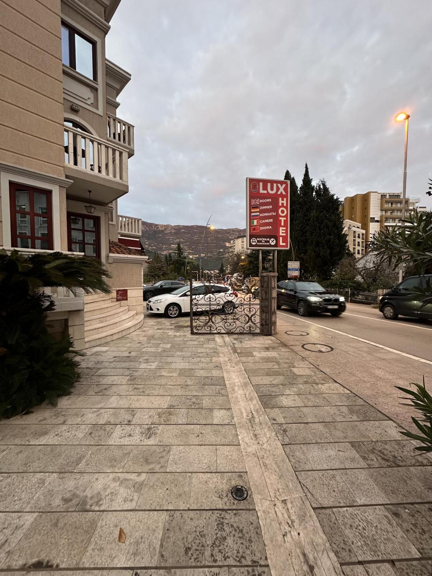 Beatrix Lux Hotel Budva Exterior photo